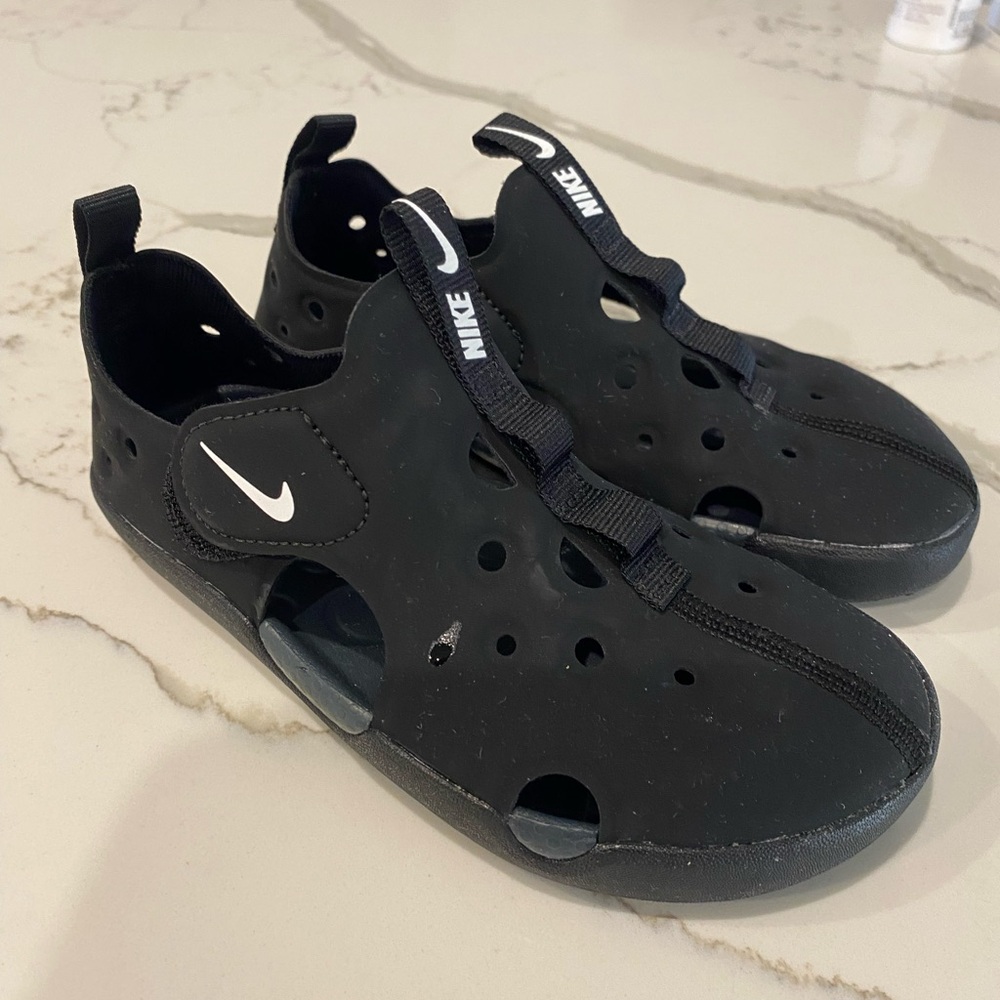 Nike Kids Black Water Shoesin good condition like new